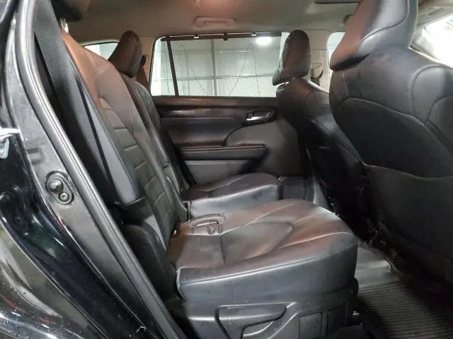 2022 TOYOTA HIGHLANDER XLE