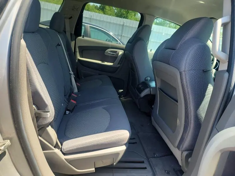2010 CHEVROLET TRAVERSE LS  
