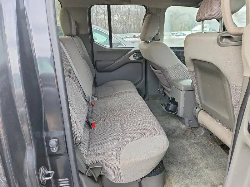 2010 NISSAN FRONTIER CREW CAB SE  