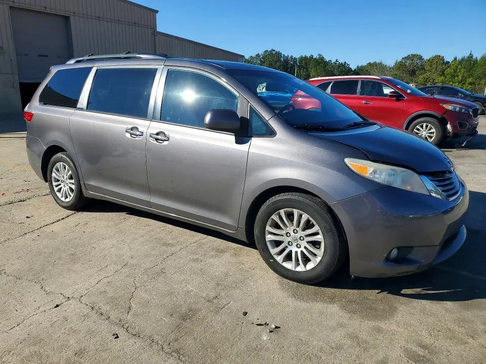 2015 TOYOTA SIENNA XLE  