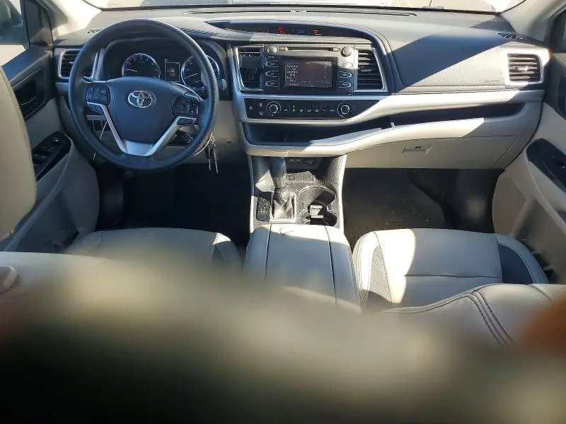 2019 TOYOTA HIGHLANDER LE  