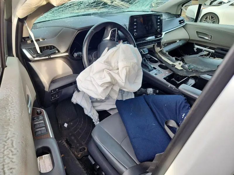 2021 TOYOTA SIENNA   