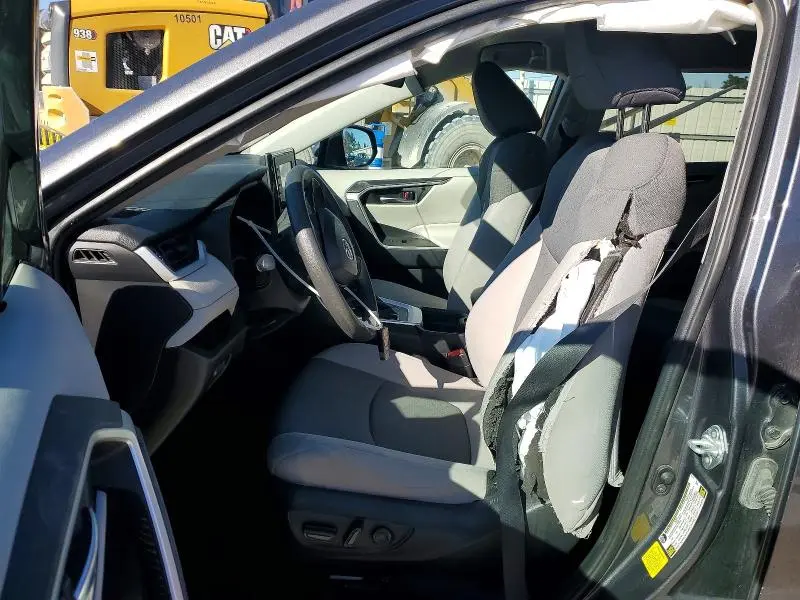 2021 TOYOTA RAV4 XLE  