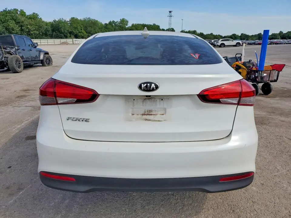 2018 KIA FORTE LX  
