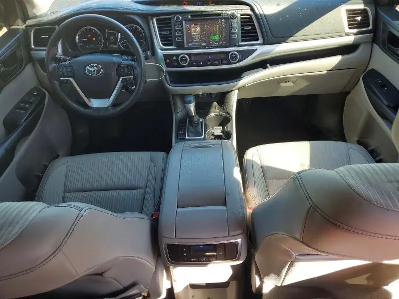 2017 TOYOTA HIGHLANDER LE  
