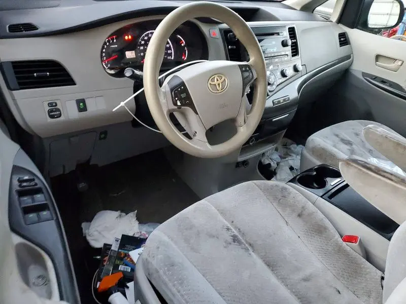 2011 TOYOTA SIENNA LE  