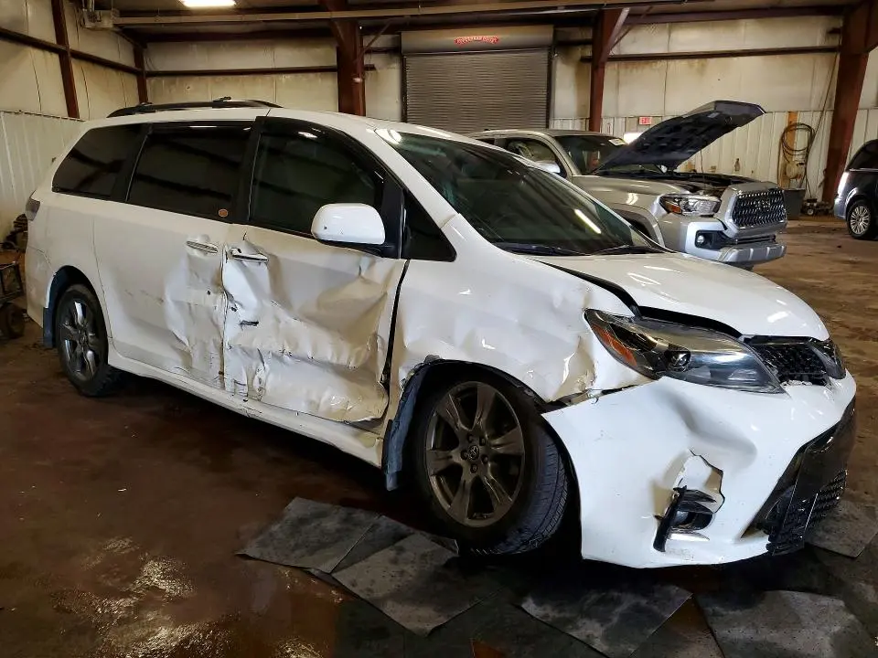 2018 TOYOTA SIENNA SE PREMIUM 8-PASSENGER  