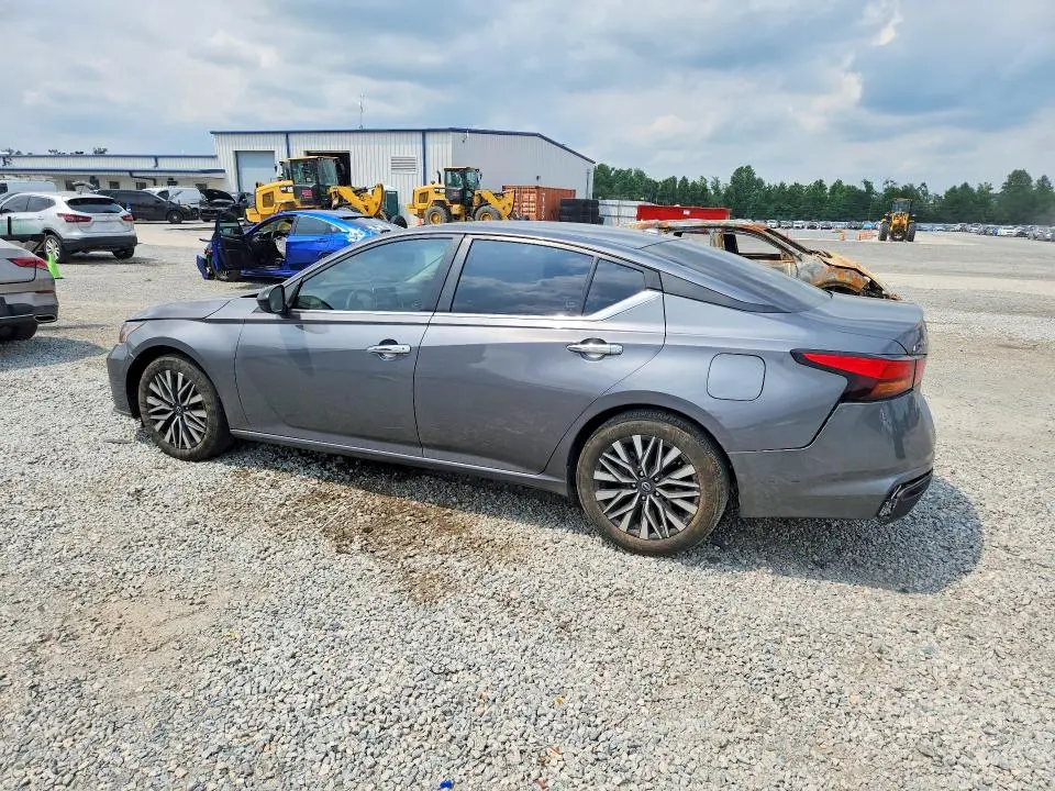 2024 NISSAN ALTIMA SV  