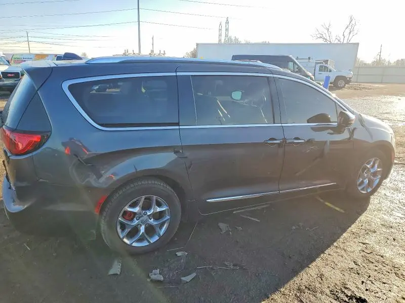 2017 CHRYSLER PACIFICA LIMITED  
