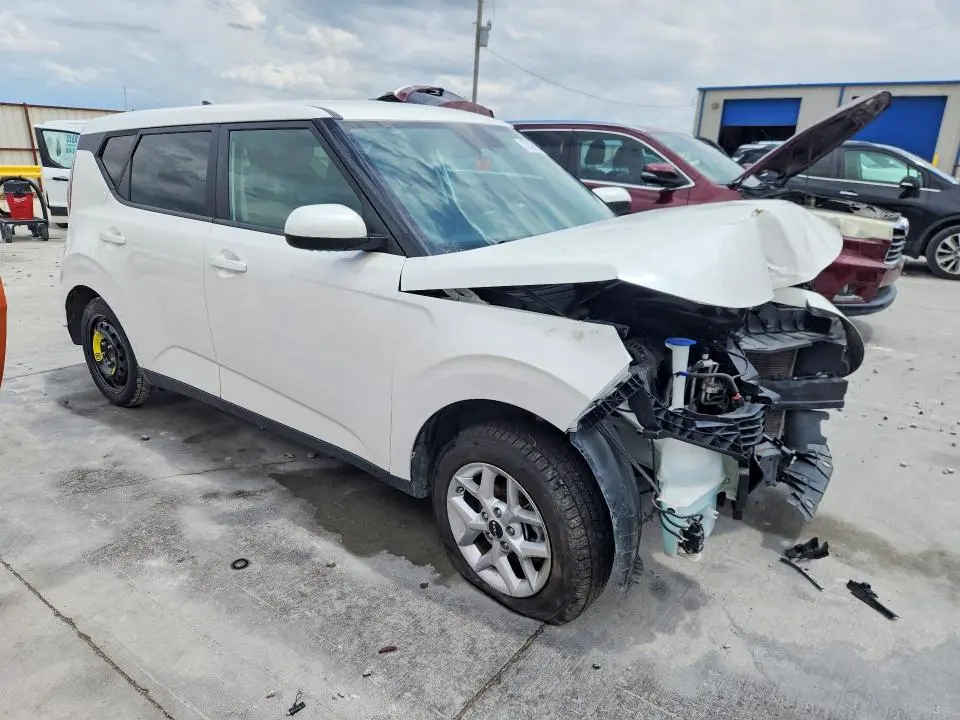 2023 KIA SOUL LX  