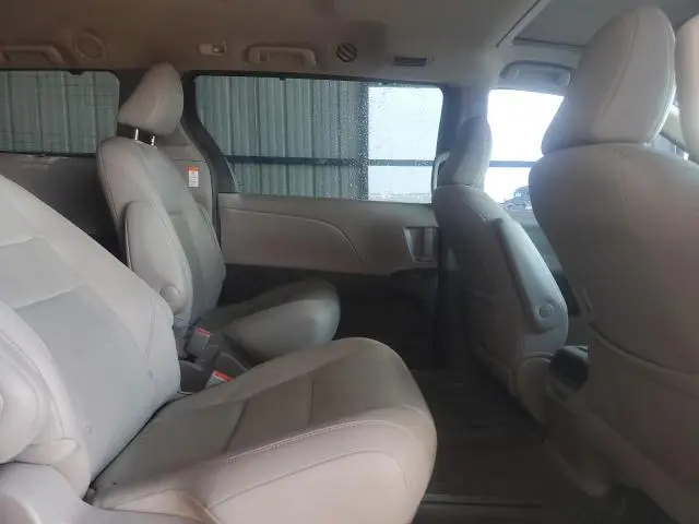 2017 TOYOTA SIENNA XLE  