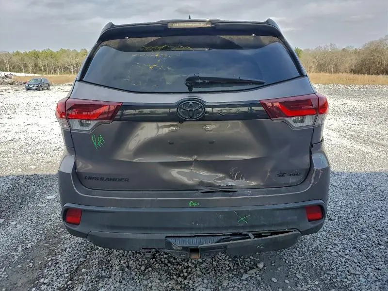 2019 TOYOTA HIGHLANDER SE  