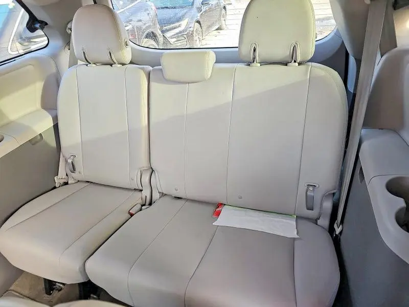 2018 TOYOTA SIENNA XLE 8-PASSENGER  