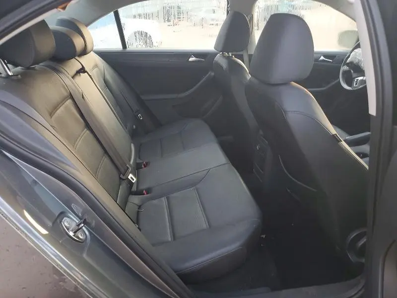 2011 VOLKSWAGEN JETTA SE  