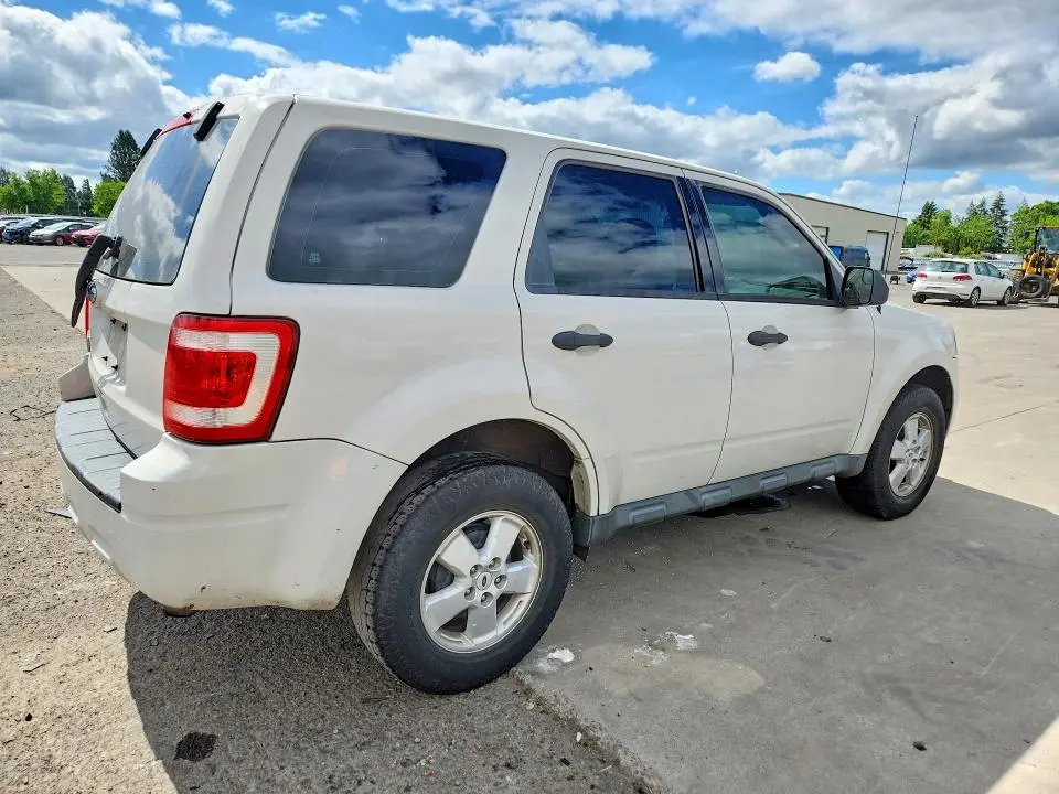 2010 FORD ESCAPE XLS  