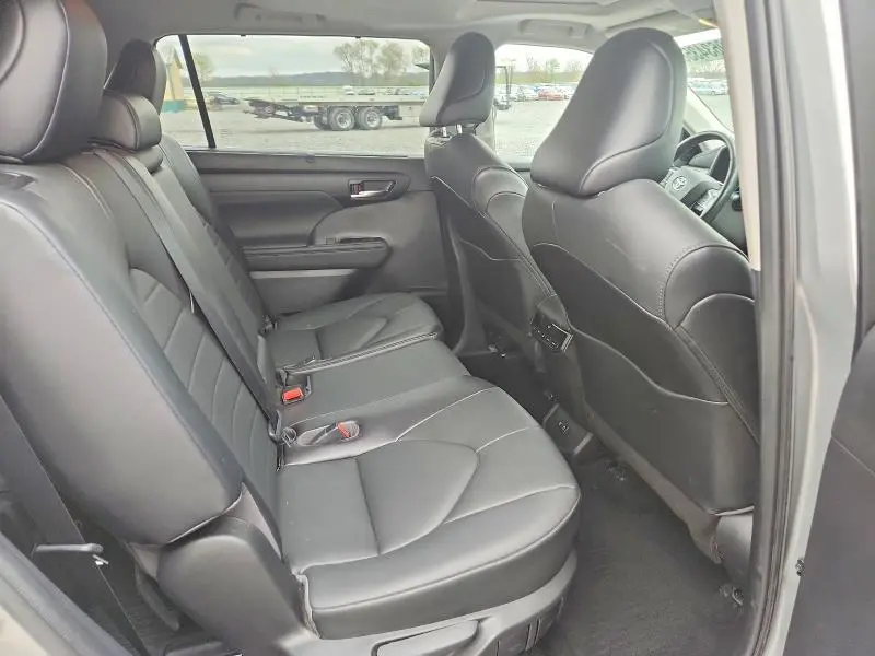 2021 TOYOTA HIGHLANDER HYBRID XLE  
