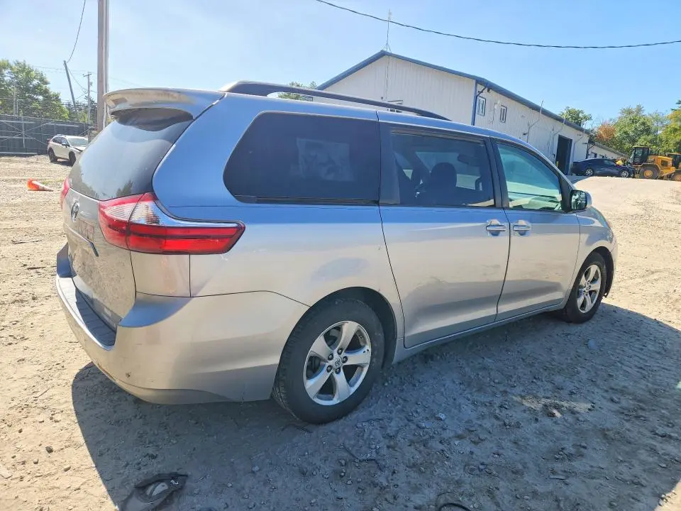 2015 TOYOTA SIENNA LE  