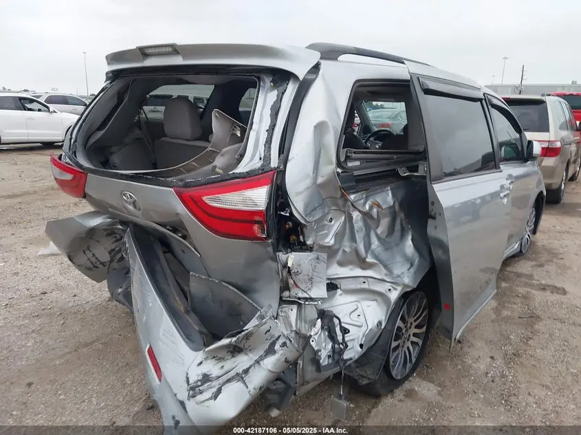 2019 TOYOTA SIENNA XLE 8 PASSENGER