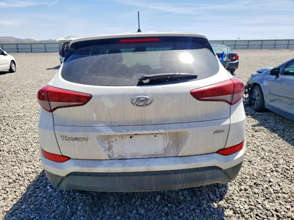 2018 HYUNDAI TUCSON SE  