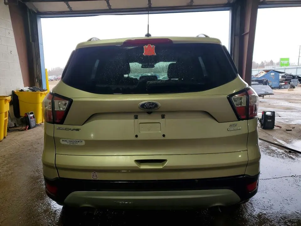 2018 FORD ESCAPE SE  