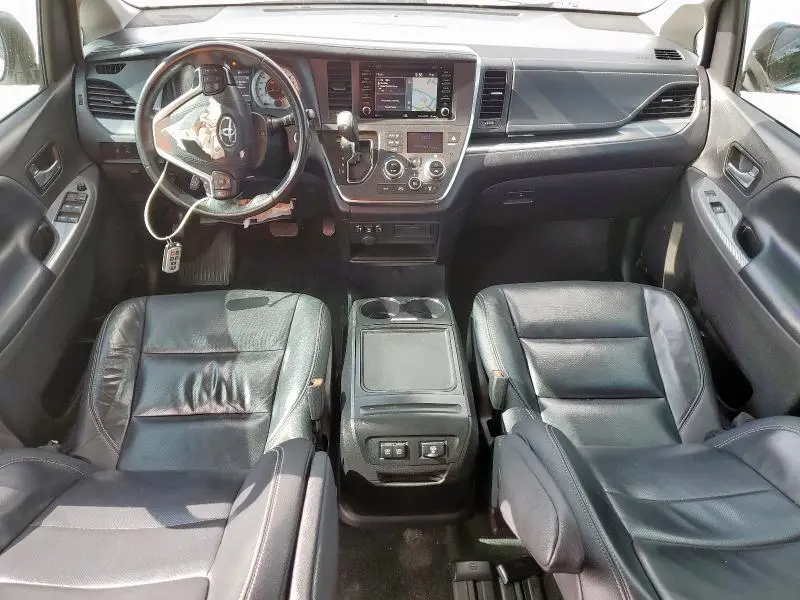 2019 TOYOTA SIENNA SE  