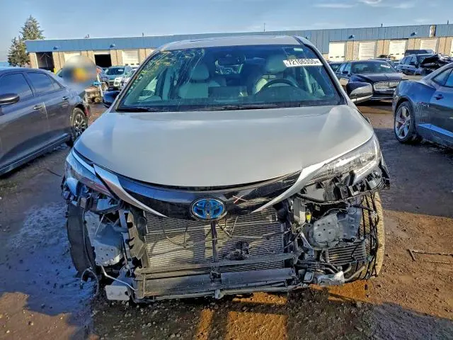 2024 TOYOTA SIENNA XSE  