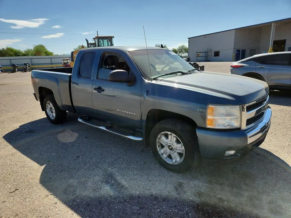 2011 CHEVROLET SILVERADO K1500 LT  