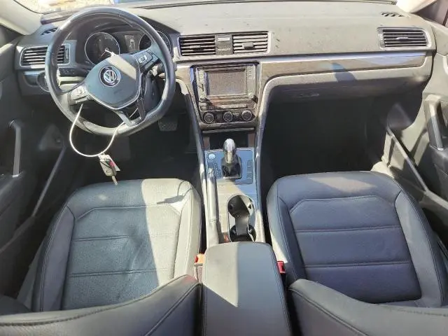 2018 VOLKSWAGEN PASSAT SE  