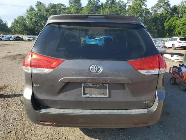 2013 TOYOTA SIENNA LE  