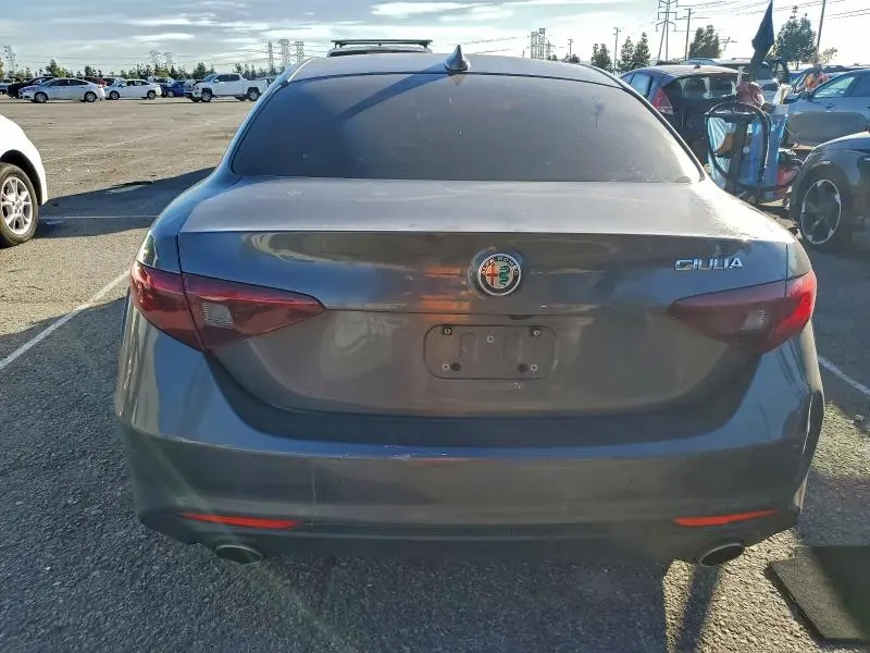 2017 ALFA ROMEO GIULIA TI  