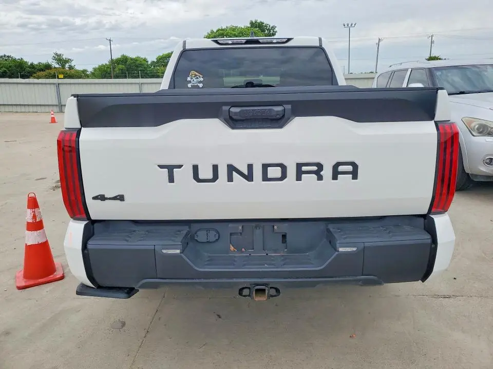 2023 TOYOTA TUNDRA SR5  