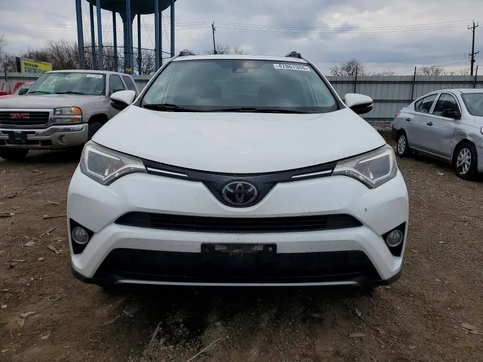 2017 TOYOTA RAV4 XLE  