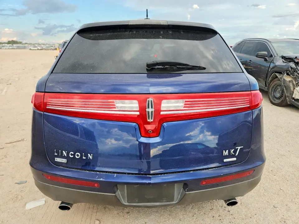 2011 LINCOLN MKT   