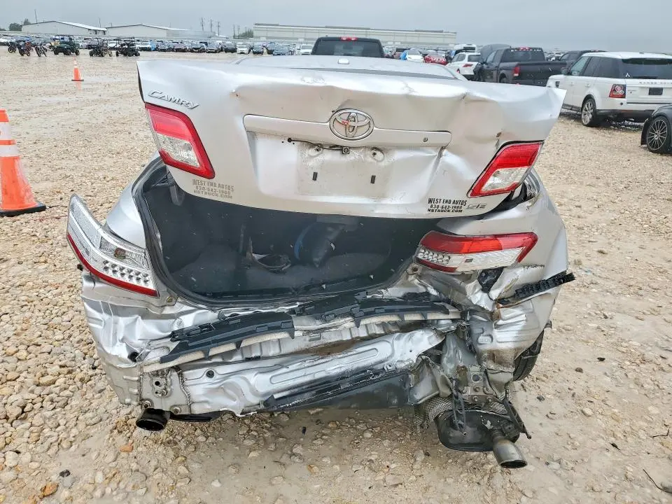 2011 TOYOTA CAMRY SE  