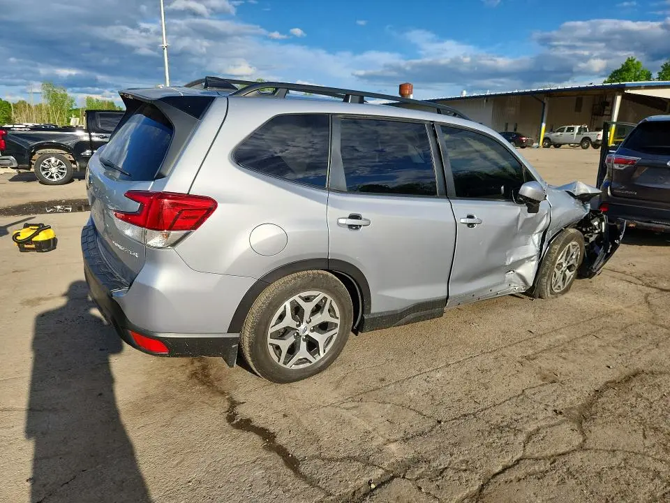 2024 SUBARU FORESTER PREMIUM  