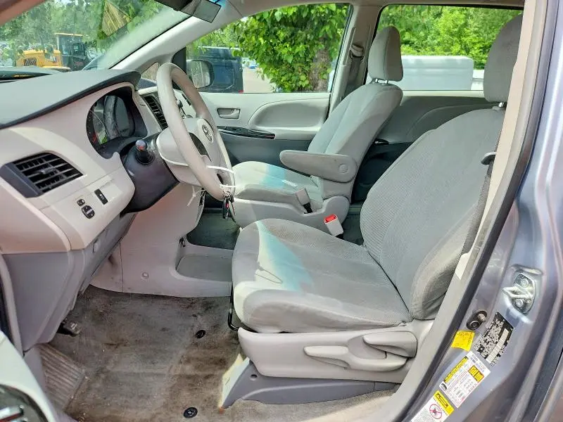 2013 TOYOTA SIENNA L 7-PASSENGER  