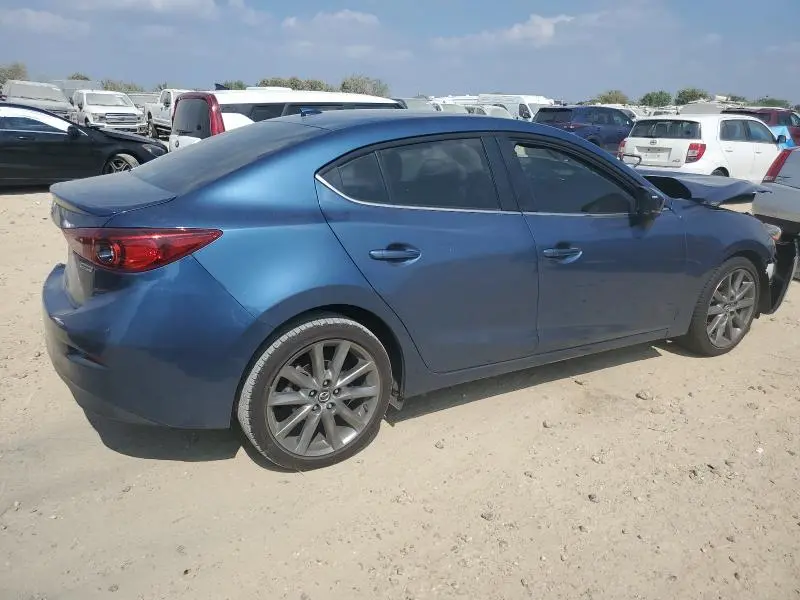 2018 MAZDA 3 TOURING  