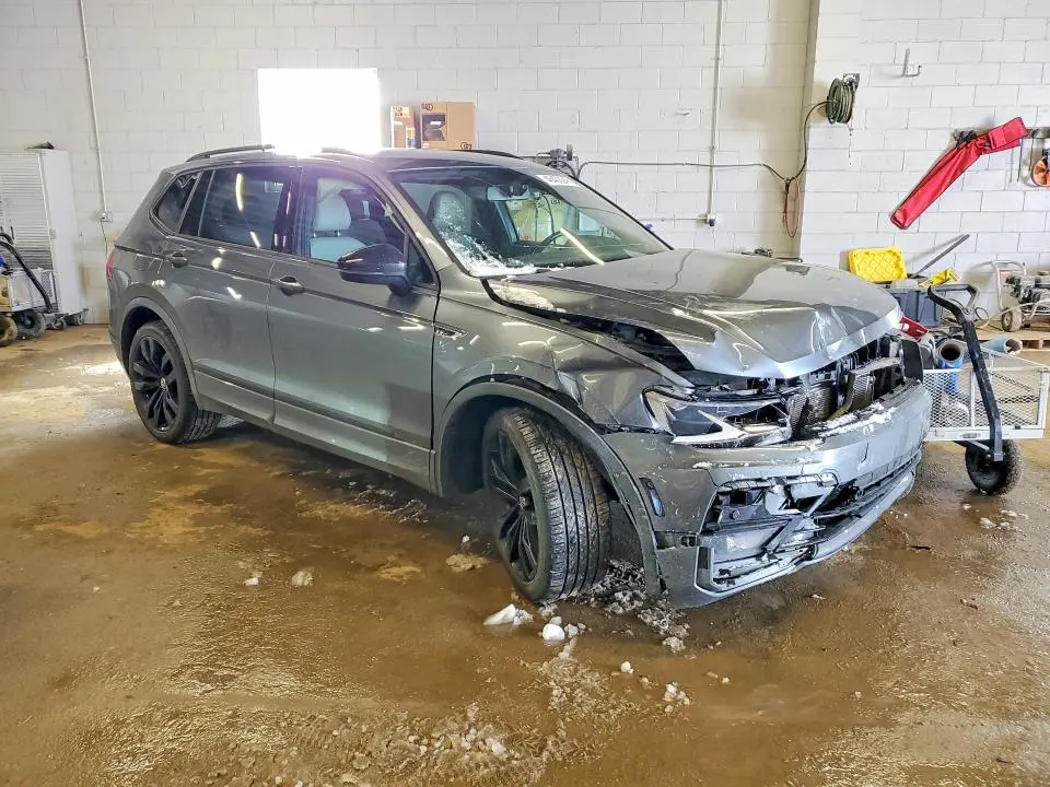 2021 VOLKSWAGEN TIGUAN SE  