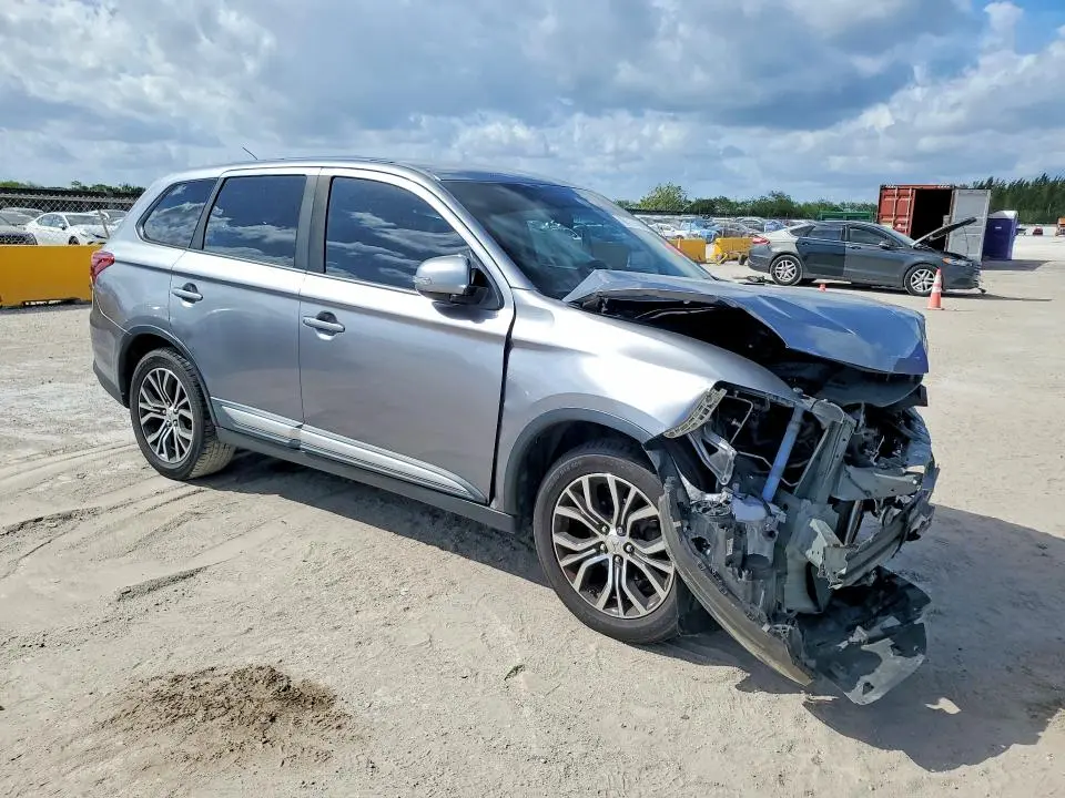 2016 MITSUBISHI OUTLANDER SE  