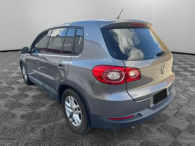 2011 VOLKSWAGEN TIGUAN S  