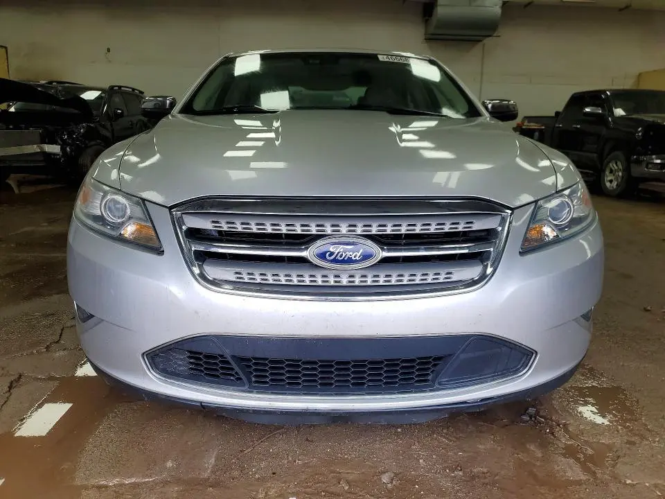 2011 FORD TAURUS LIMITED  