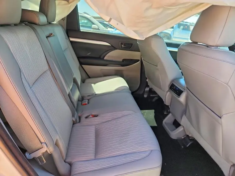 2016 TOYOTA HIGHLANDER LE PLUS  