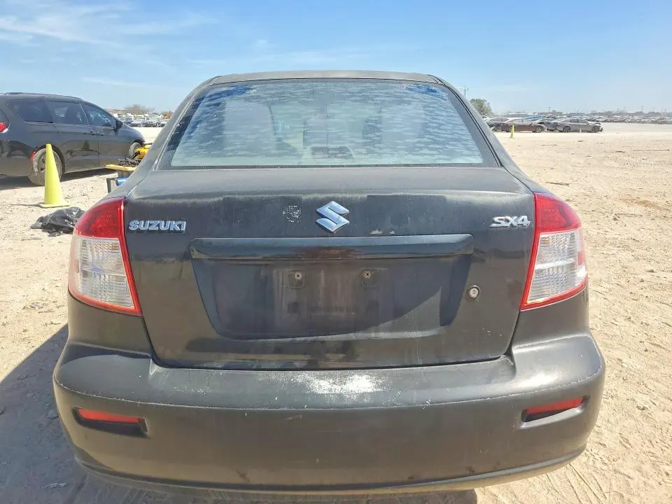 2011 SUZUKI SX4 LE  