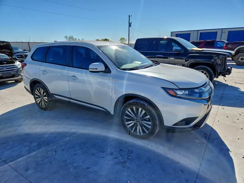 2019 MITSUBISHI OUTLANDER SE  
