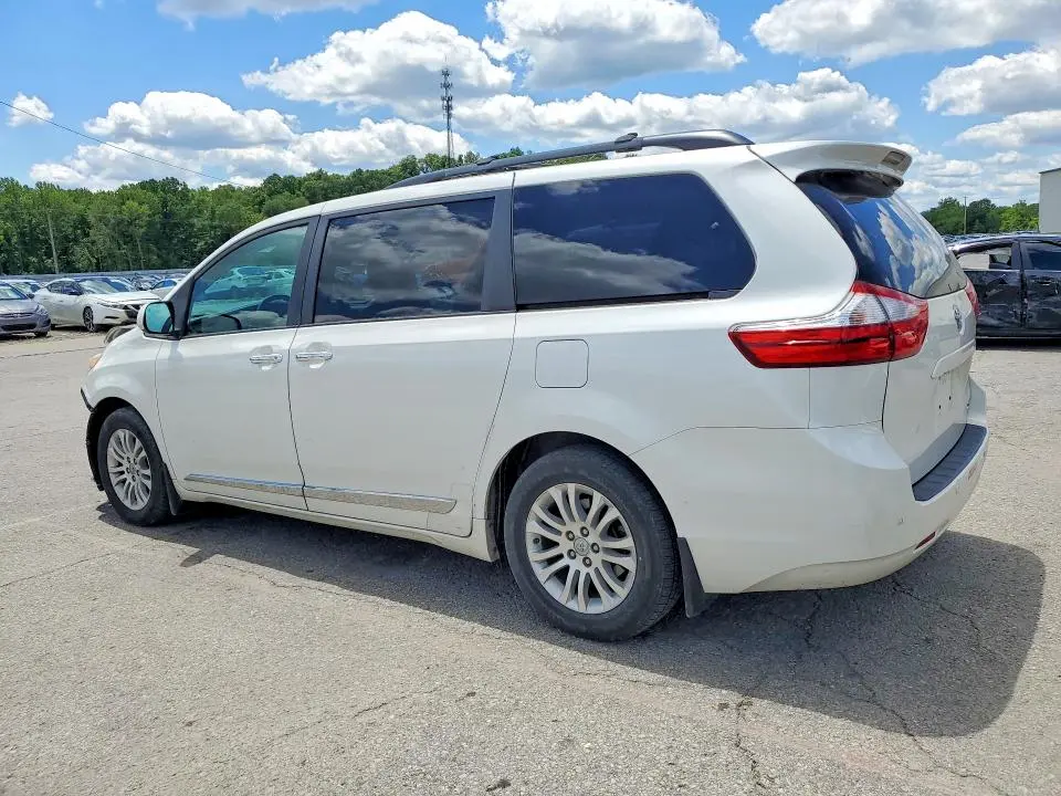 2017 TOYOTA SIENNA XLE PREMIUM 8-PASSENGER  