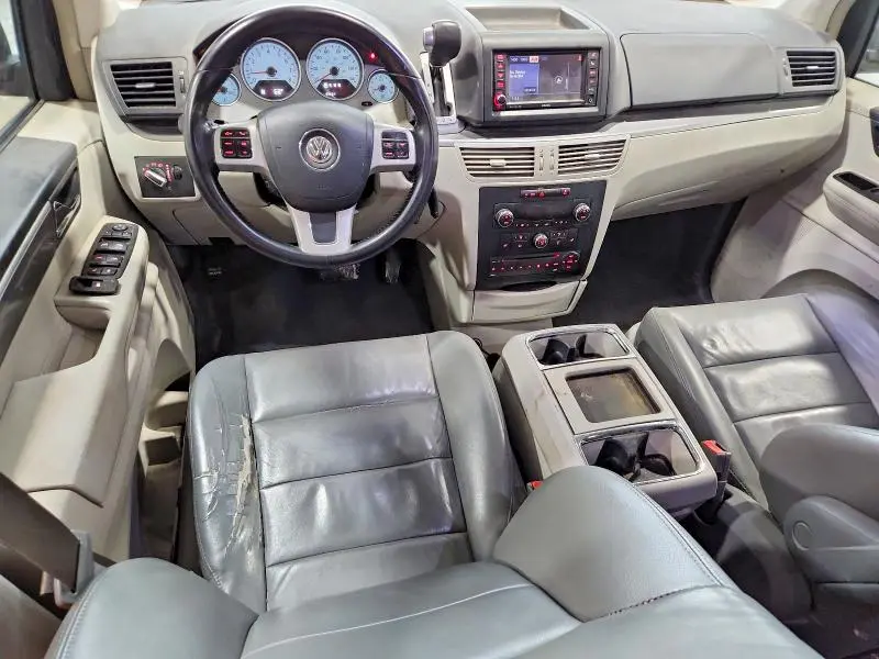 2011 VOLKSWAGEN ROUTAN SEL  