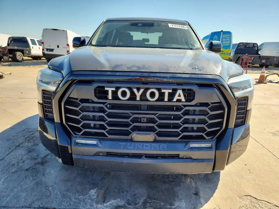 2022 TOYOTA TUNDRA SR5  