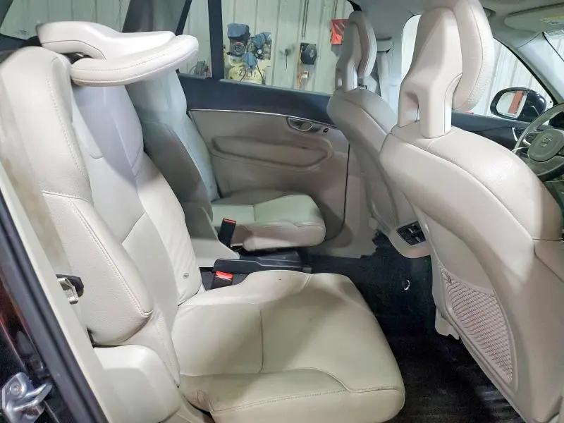 2020 VOLVO XC90 T6 MOMENTUM  