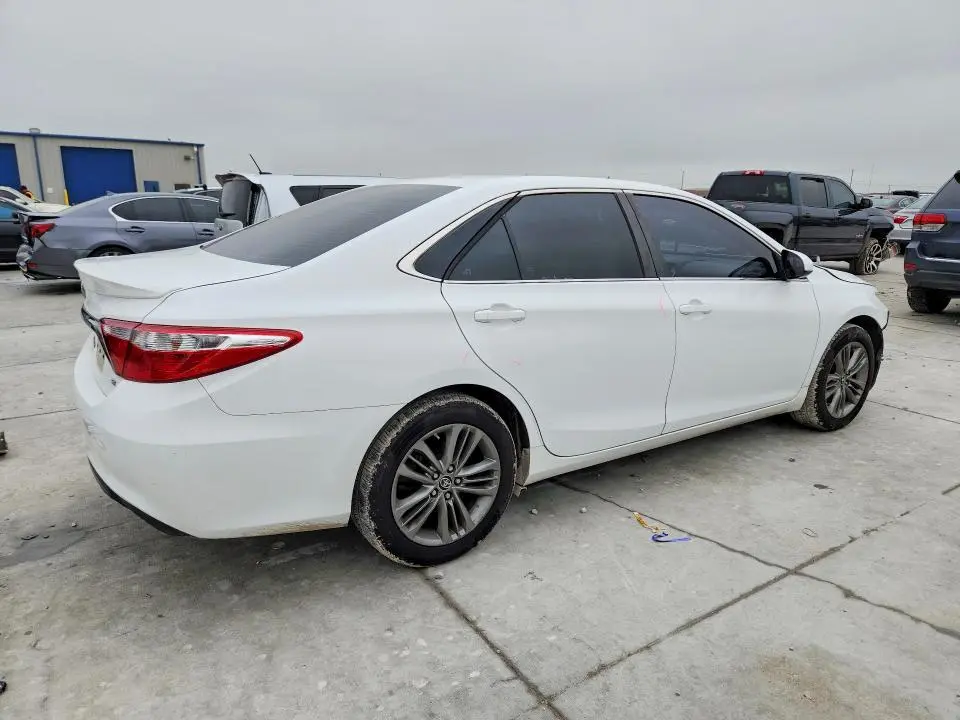 2015 TOYOTA CAMRY SE  