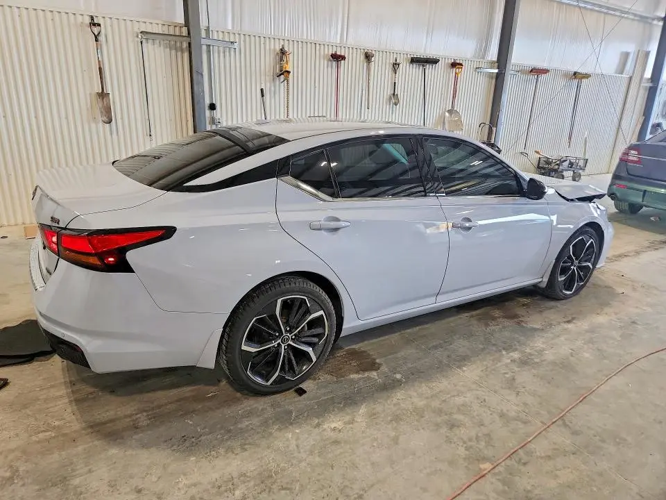 2023 NISSAN ALTIMA SR  